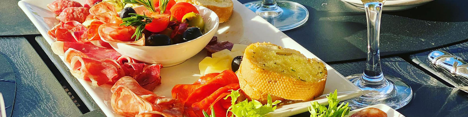umbrella-restaurant-bonaire-slider-image-4